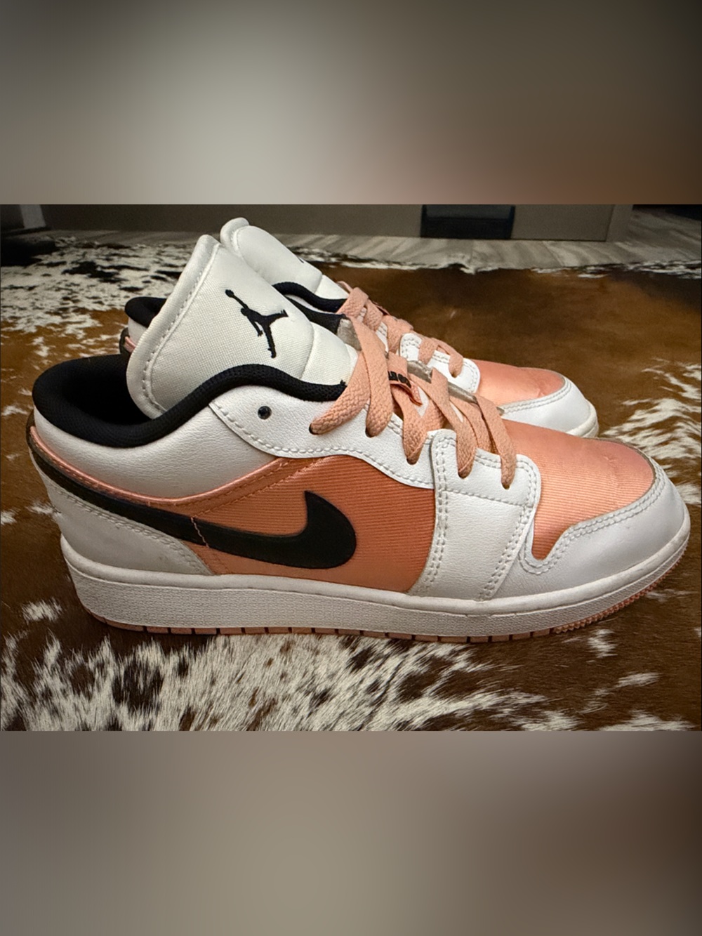Jordan Low Top Sneakers in Peach, White & Black
